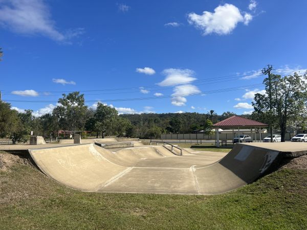 Skate ramp